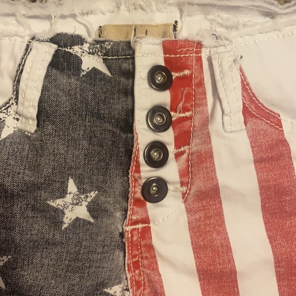 🧡 2/$15🧡 American Flag Button Up Shorts 💙⭐️❤️ - Picture 4 of 15